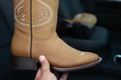 Pánské kožené boty v barvě medu s hranatou špičkou