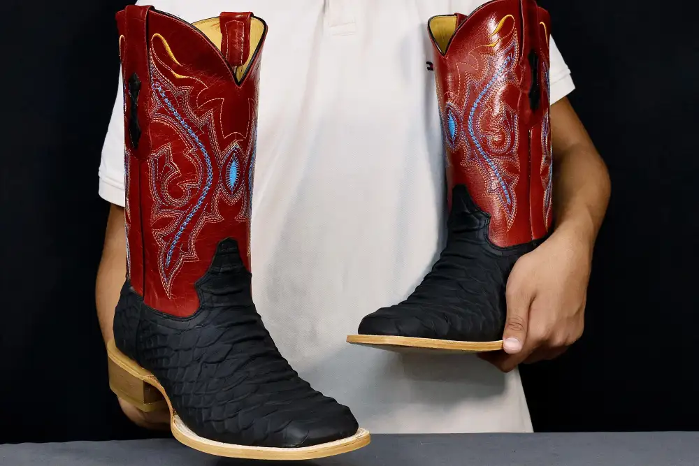 Pánské černé kožené boty Anaconda s červenou rukojetí