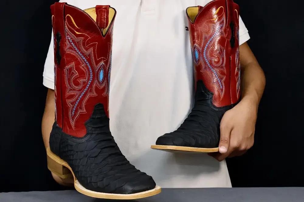 Pánské černé kožené boty Anaconda s červenou rukojetí