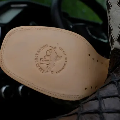 Čokoládově hnědé kožené boty Pirarucu - hranatá špička