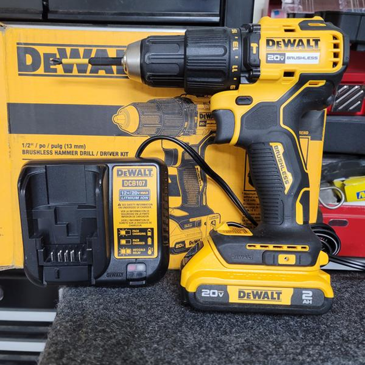 【DEWALT 100-lecie – Wyprzedaż z okazji jubileuszu】Zestaw bezszczotkowej wiertarko-wkrętarki udarowej 1/2 cala 20 V MAX* - Cena regularna: 900 zł Cena promocyjna: 400 zł Tylko 50 zestawów dostępnych! Zamów teraz!