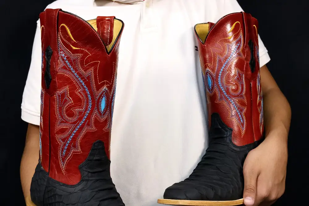 Pánské černé kožené boty Anaconda s červenou rukojetí