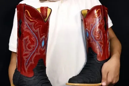 Pánské černé kožené boty Anaconda s červenou rukojetí