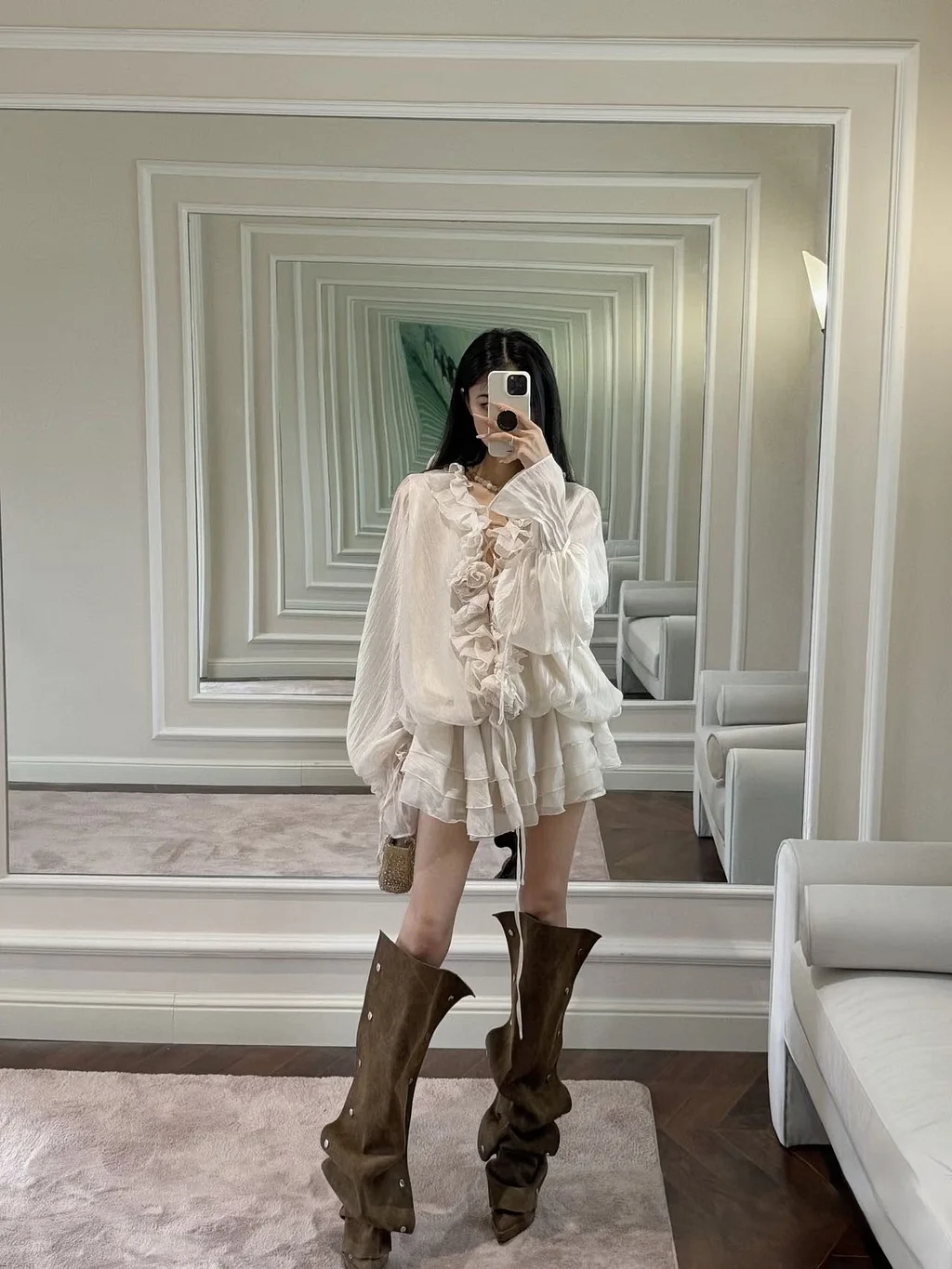 Rochie tridimensională cu mânecă balon decupată cu piept de flori - C303