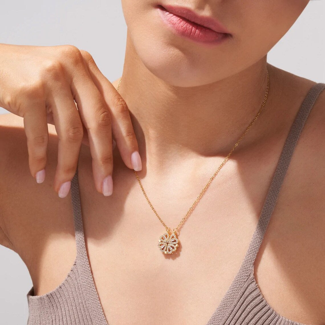 Zircon-Embellished Heart-Shaped Four-Leaf Clover Necklace - SS0108