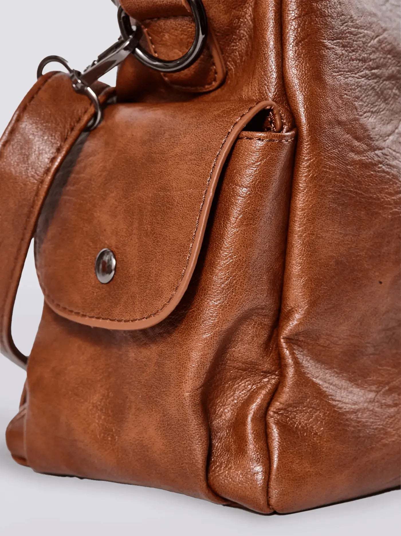Extra-large capacity vintage-style shoulder bag