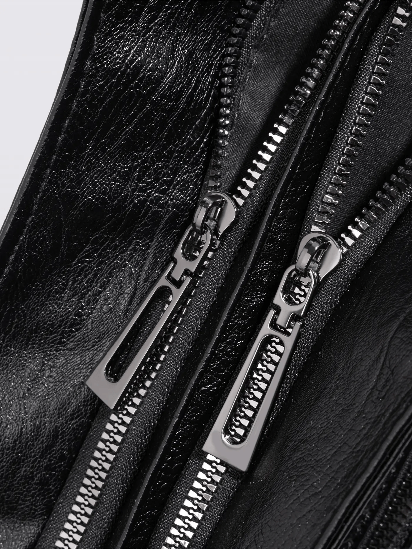 Extra-large capacity vintage-style shoulder bag