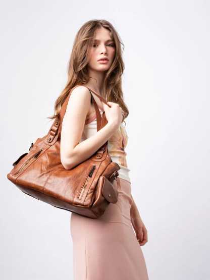 Extra-large capacity vintage-style shoulder bag