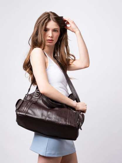 Extra-large capacity vintage-style shoulder bag