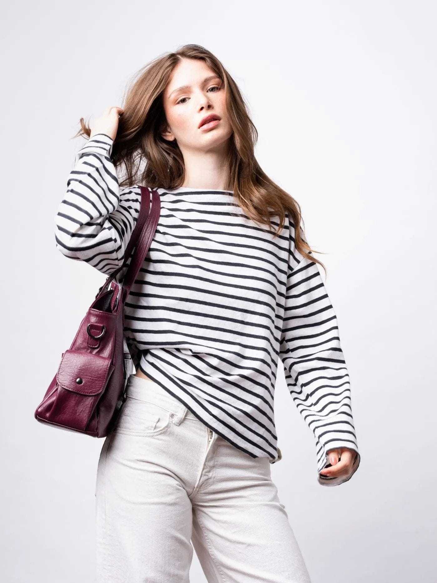 Extra-large capacity vintage-style shoulder bag