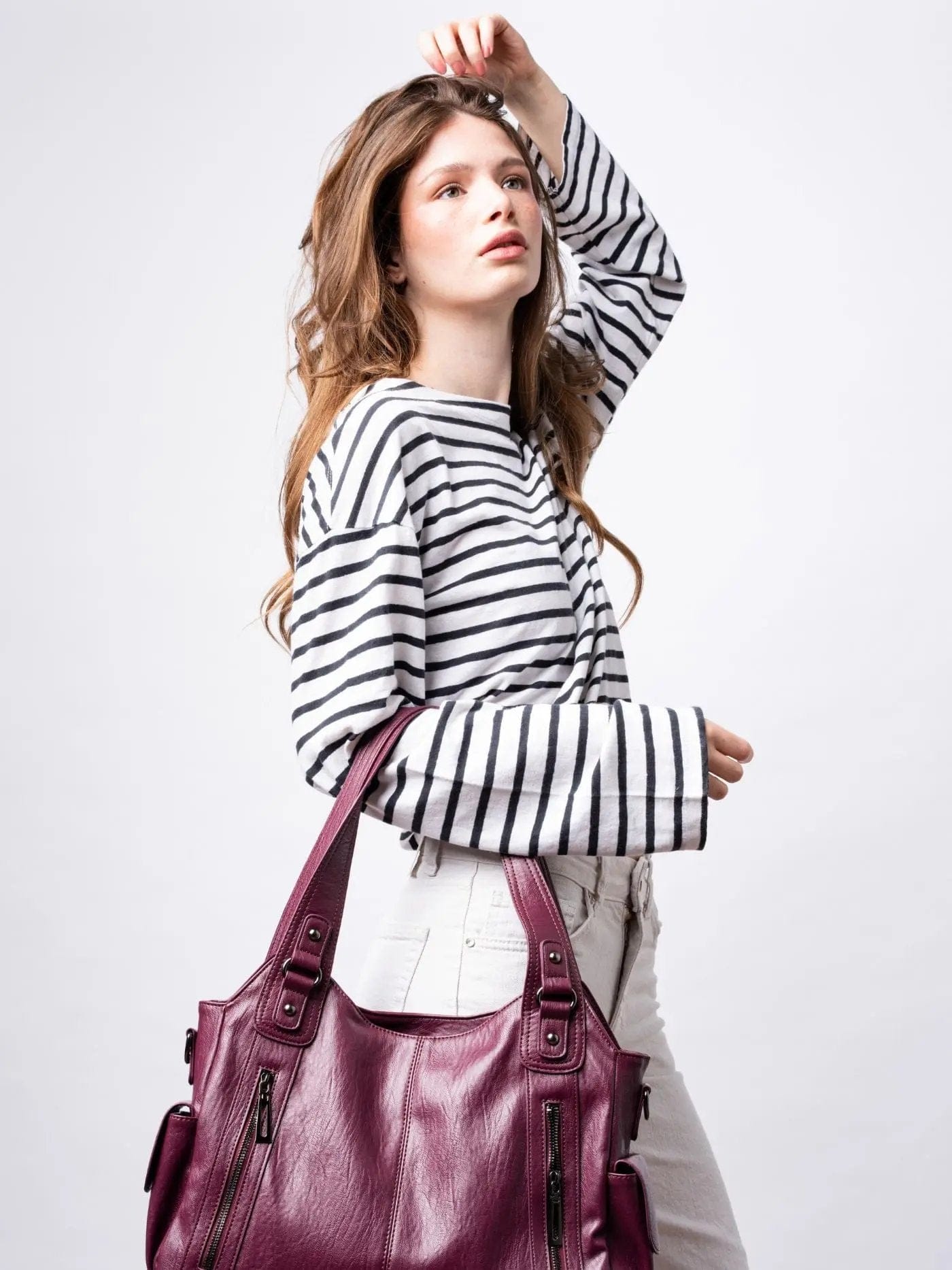 Extra-large capacity vintage-style shoulder bag