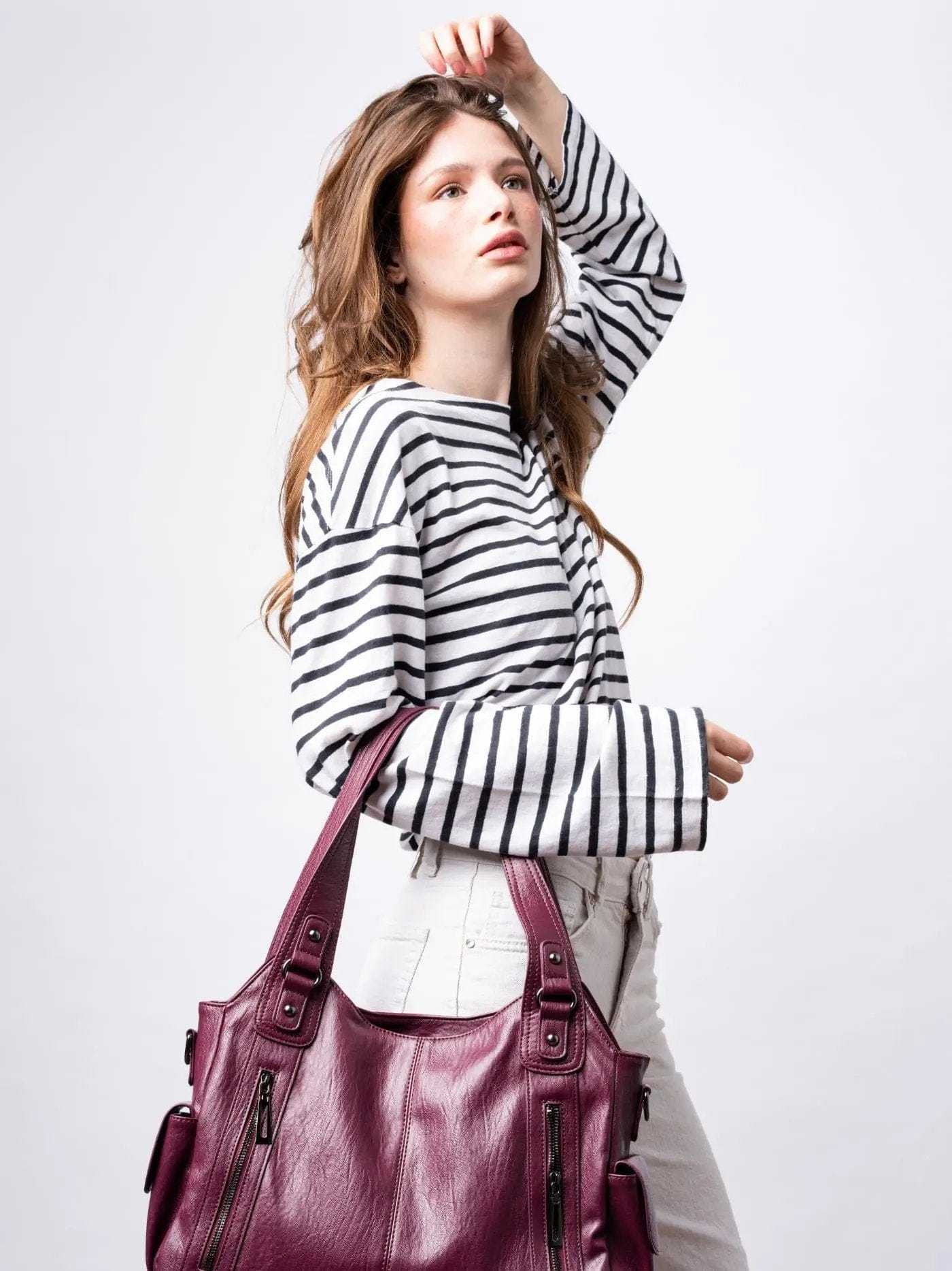 Extra-large capacity vintage-style shoulder bag