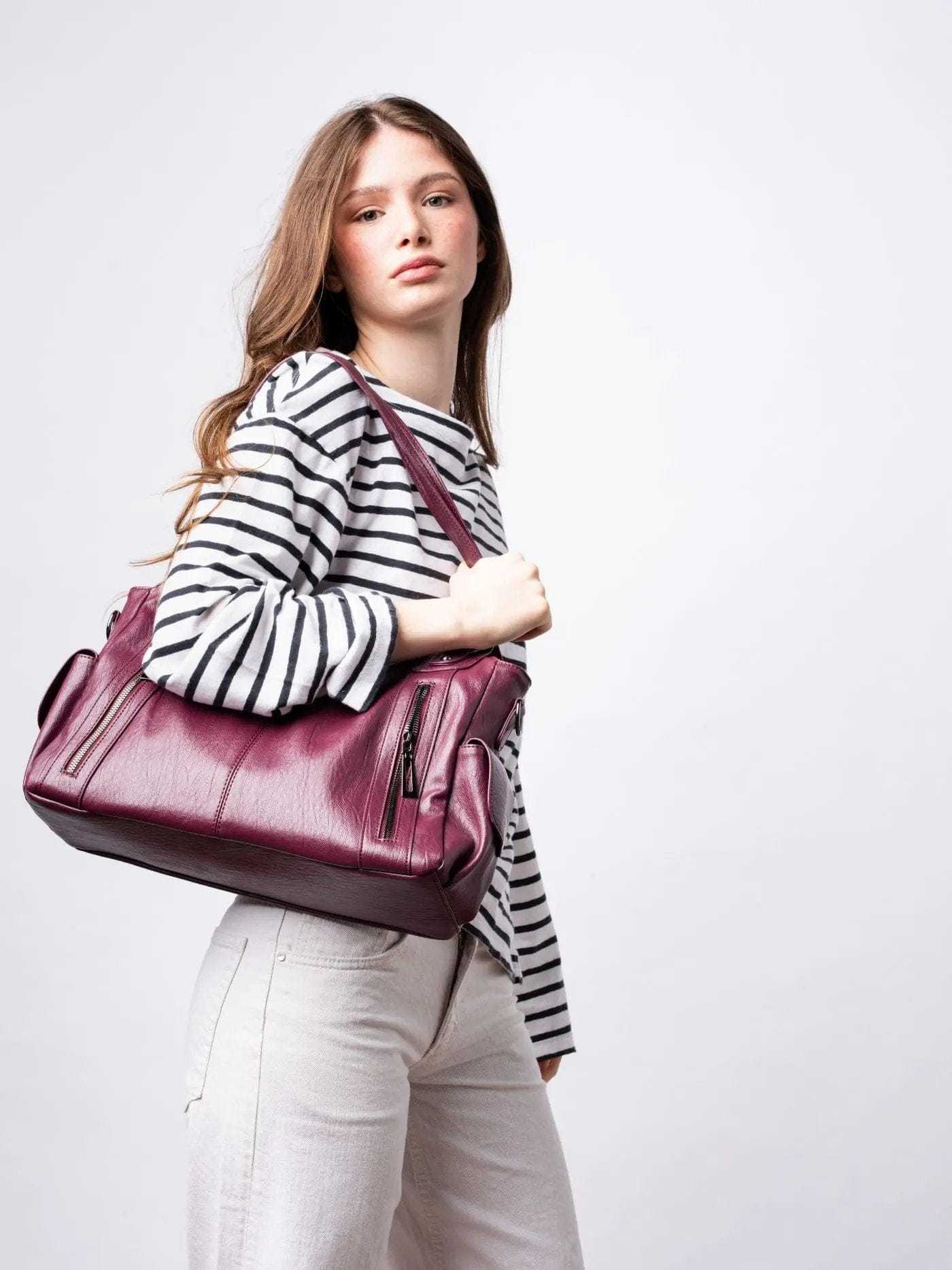 Extra-large capacity vintage-style shoulder bag