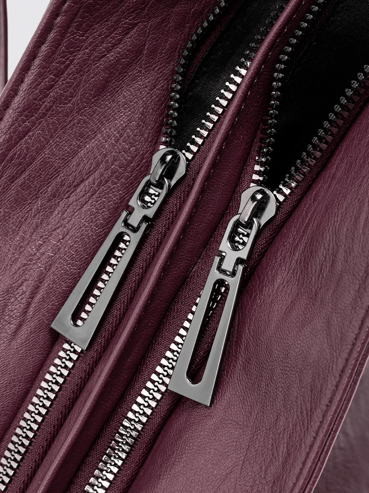 Extra-large capacity vintage-style shoulder bag