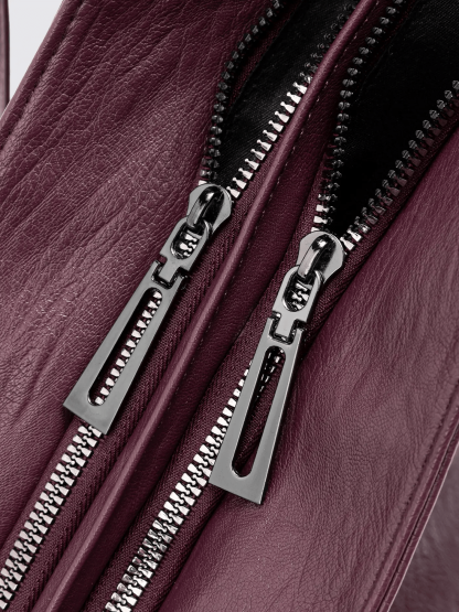 Extra-large capacity vintage-style shoulder bag