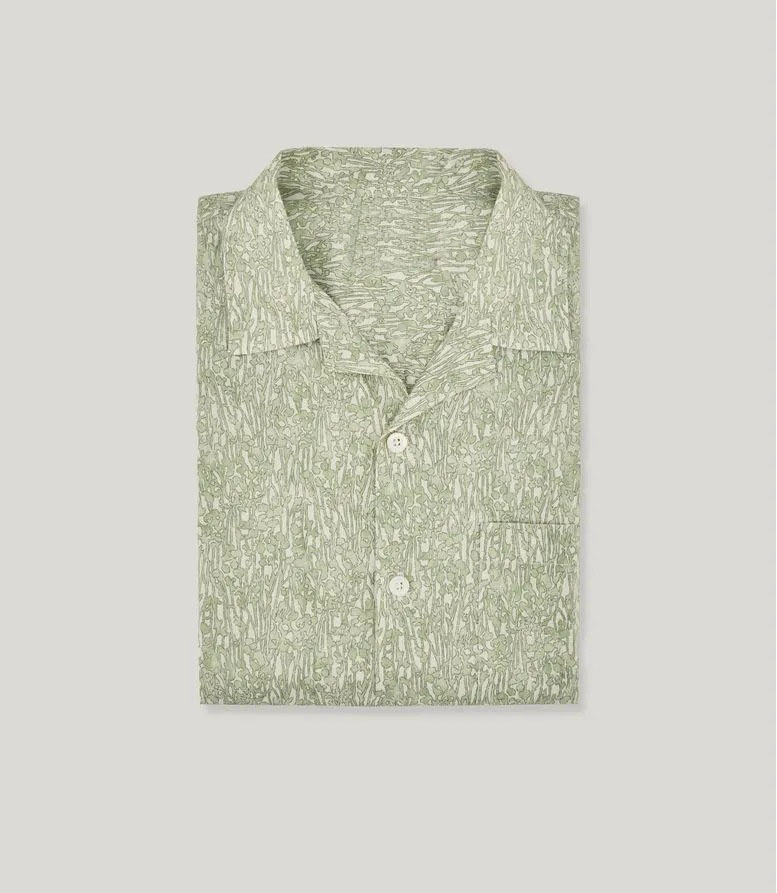 Camicia di lino con motivo di piante verde e bianco, modello ampio