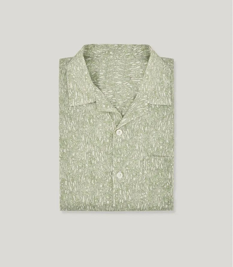 Camicia di lino con motivo di piante verde e bianco, modello ampio