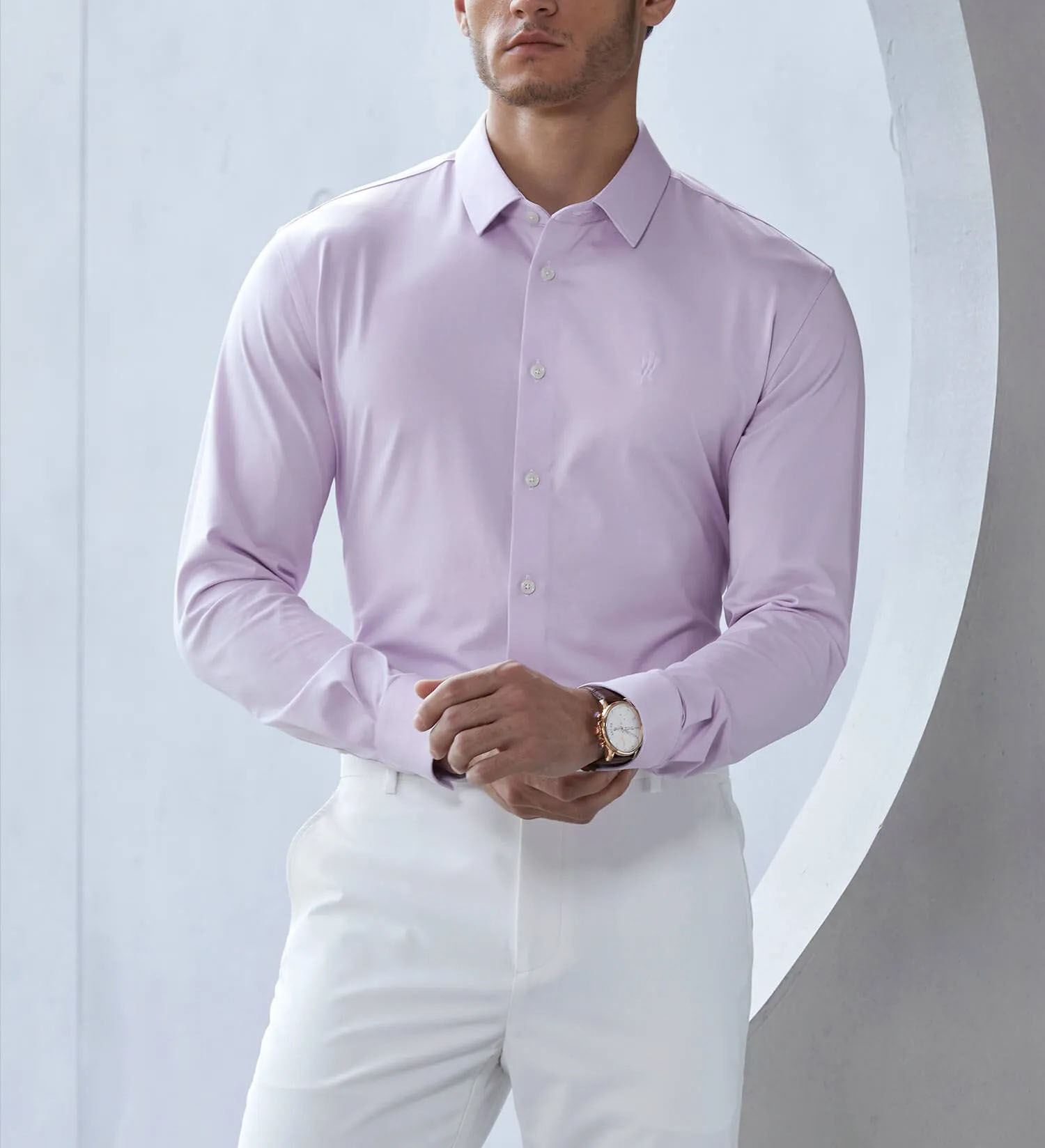Camicia coreana estiva da uomo aderente di colore rosa chiaro