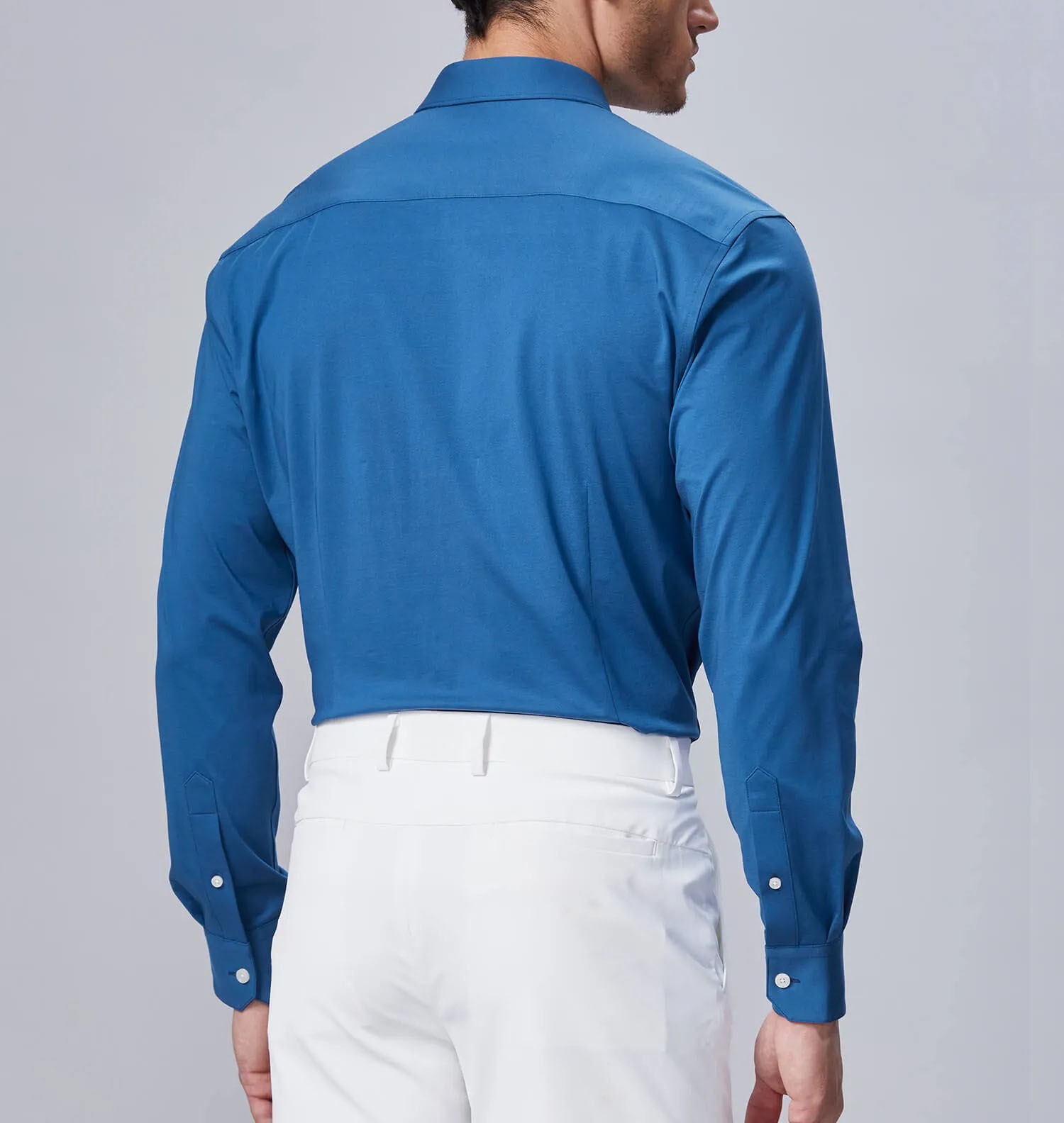 Camicia estiva aderente da uomo di colore blu chiaro