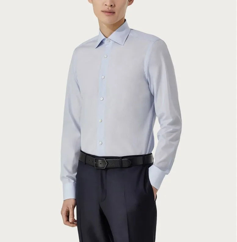 Camicia aderente in cotone azzurro chiaro