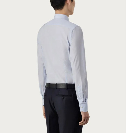 Camicia aderente in cotone azzurro chiaro