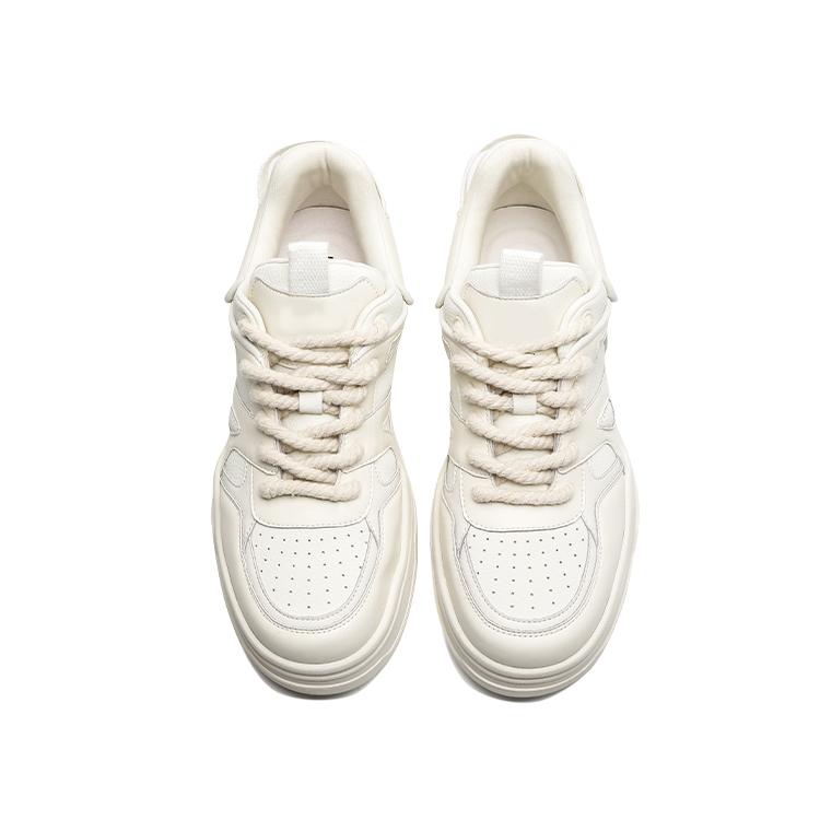 Trendy, comfortable, fashionable and versatile low-cut sneakers for couples