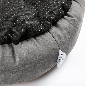 The bottom of kennel is Non-slip.