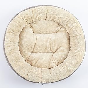 Ideal for pets to curl up or sprawl, the raised rim around provide warmth with a sense of security.