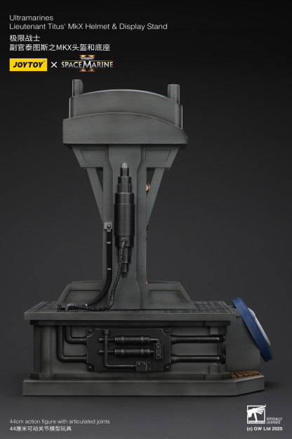 JoyToy WH40K Ultramarines Space Marines II Lieutenant Titus' MKX Helmet & Display Stand