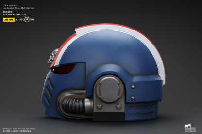 JoyToy WH40K Ultramarines Space Marines II Lieutenant Titus' MKX Helmet & Display Stand