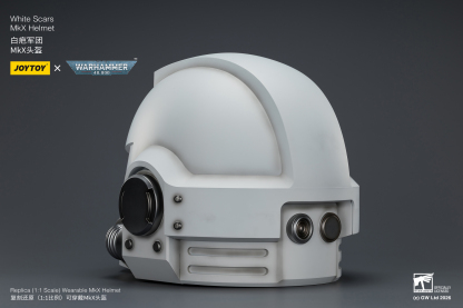 JoyToy WH40K White Scars MKX Helmet & Display Stand
