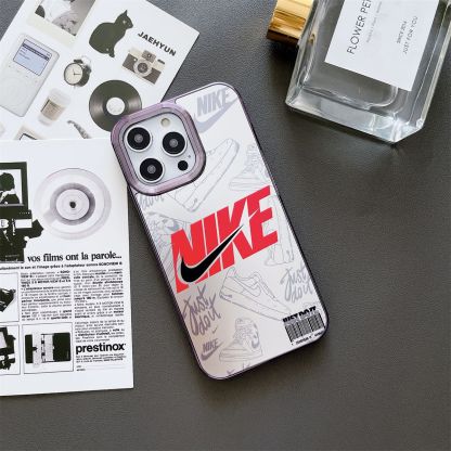 Husă pentru iPhone cu cârlig la modă, textură fibră de carbon, mată