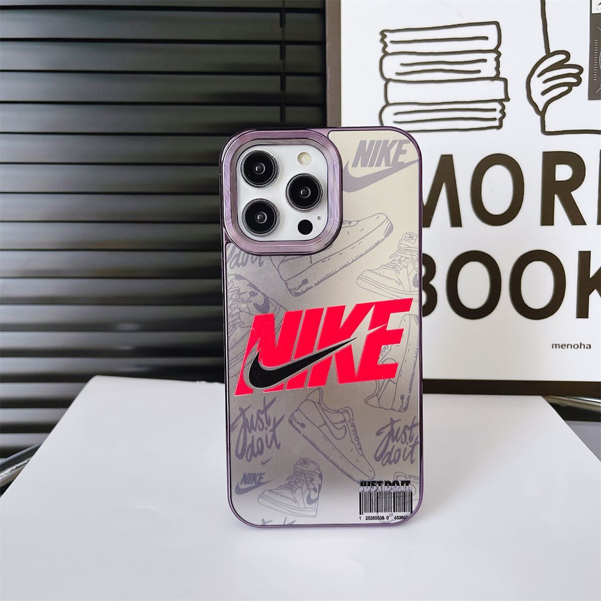Husă pentru iPhone cu cârlig la modă, textură fibră de carbon, mată