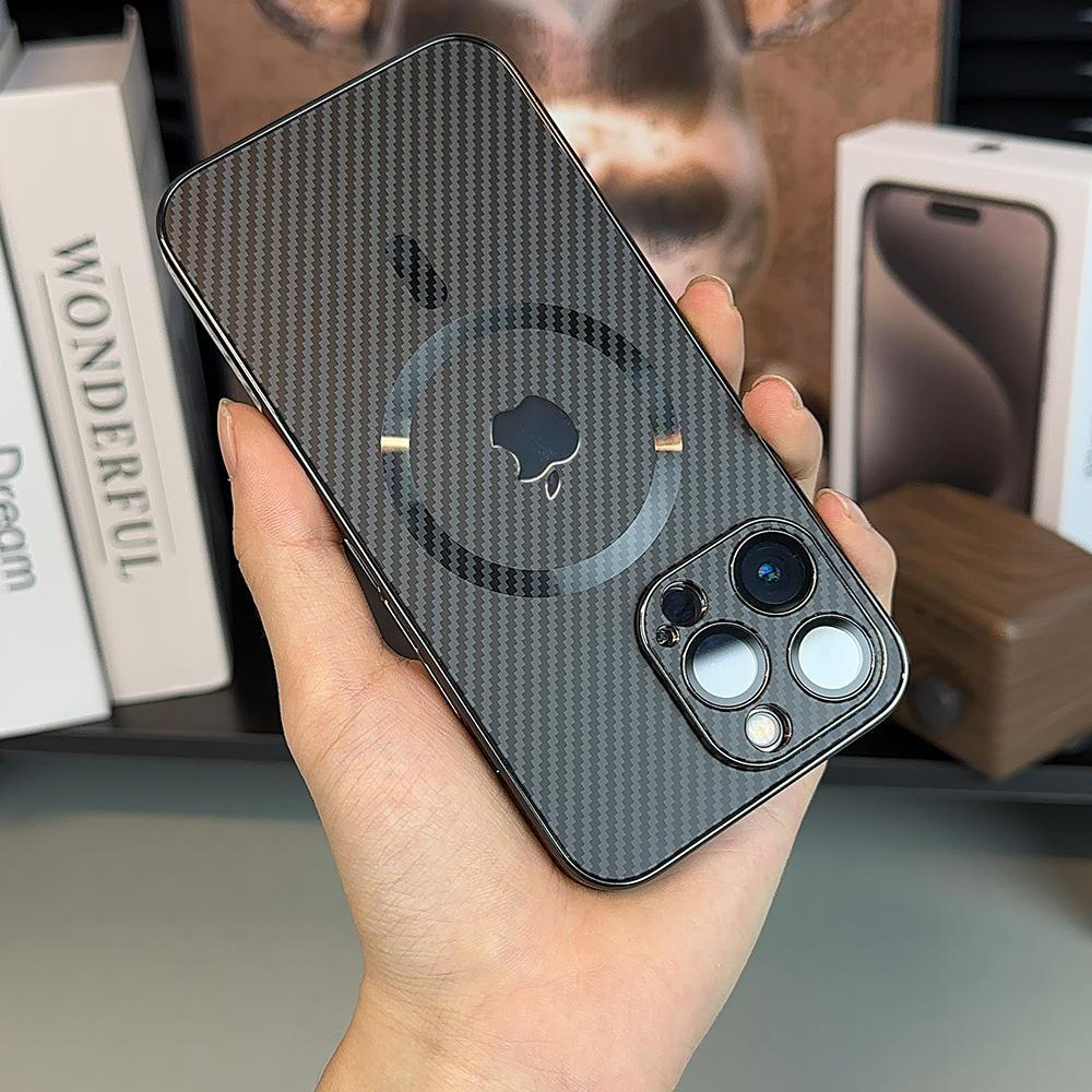 Husă nouă pentru iPhone mată din fibră de carbon [Magsafe]