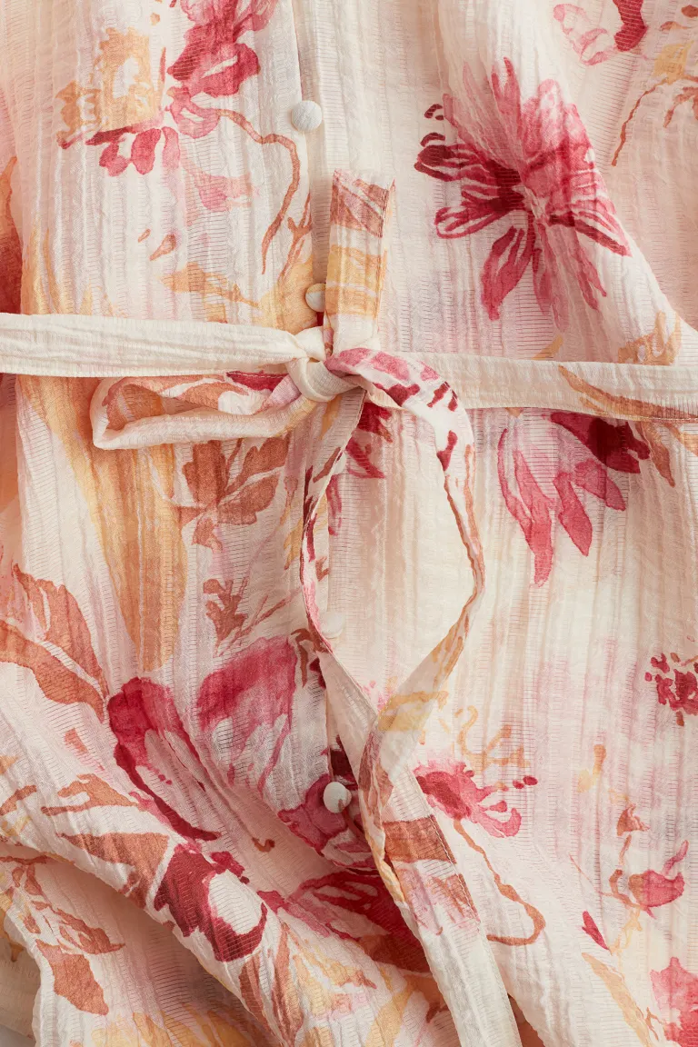 Robe en crêpe à ceinture nouée