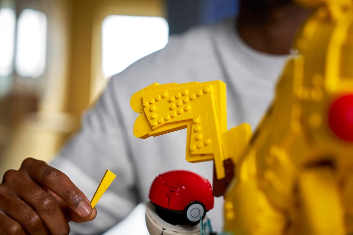 Pikachu e Poké Ball