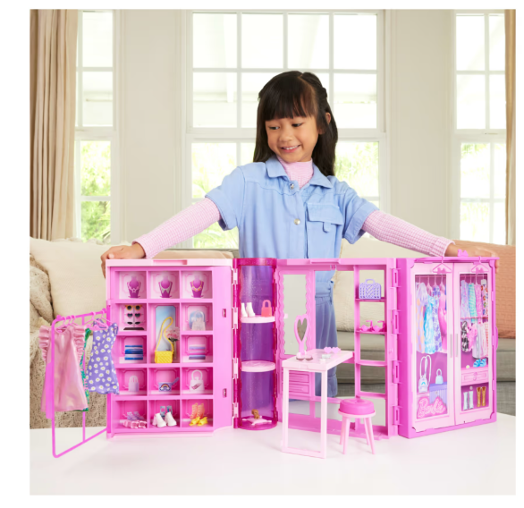 Barbie – armadio dei sogni, set con bambola bionda alla moda, 25 vestiti e accessori, 3 look completi inclusi