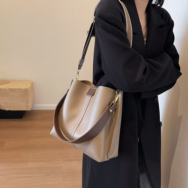 Customized high-end cross-shoulder bag