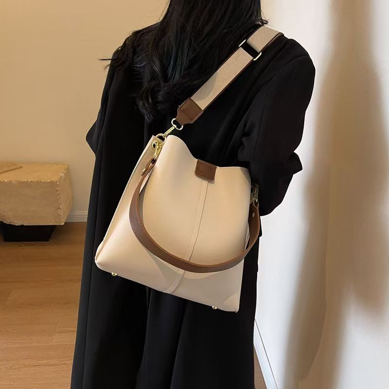 Customized high-end cross-shoulder bag