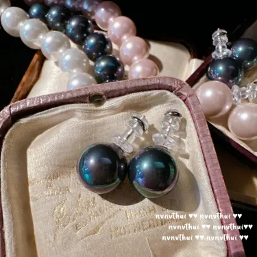 "Mermaid's Tears: Opulent Pearl Necklace"--13mm