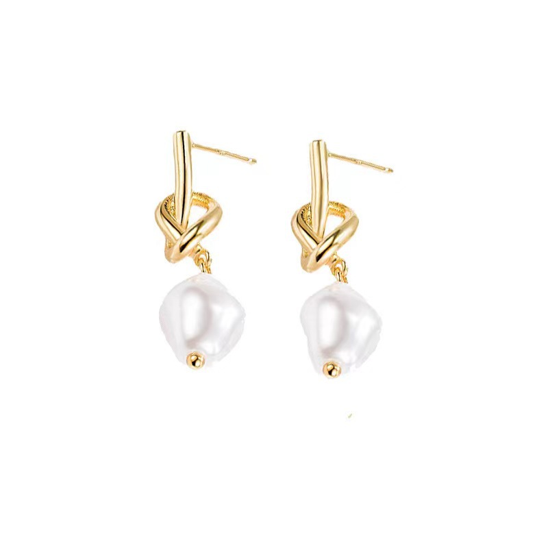 Teardrop-shaped Freshwater Pearl Clip Earrings