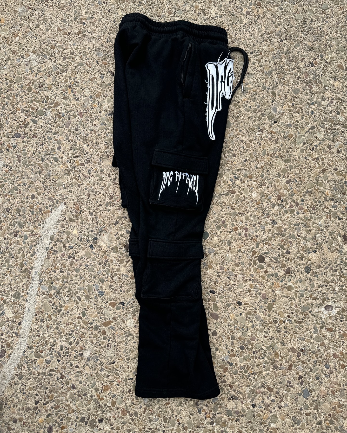 Casual pants with zipper bottoms