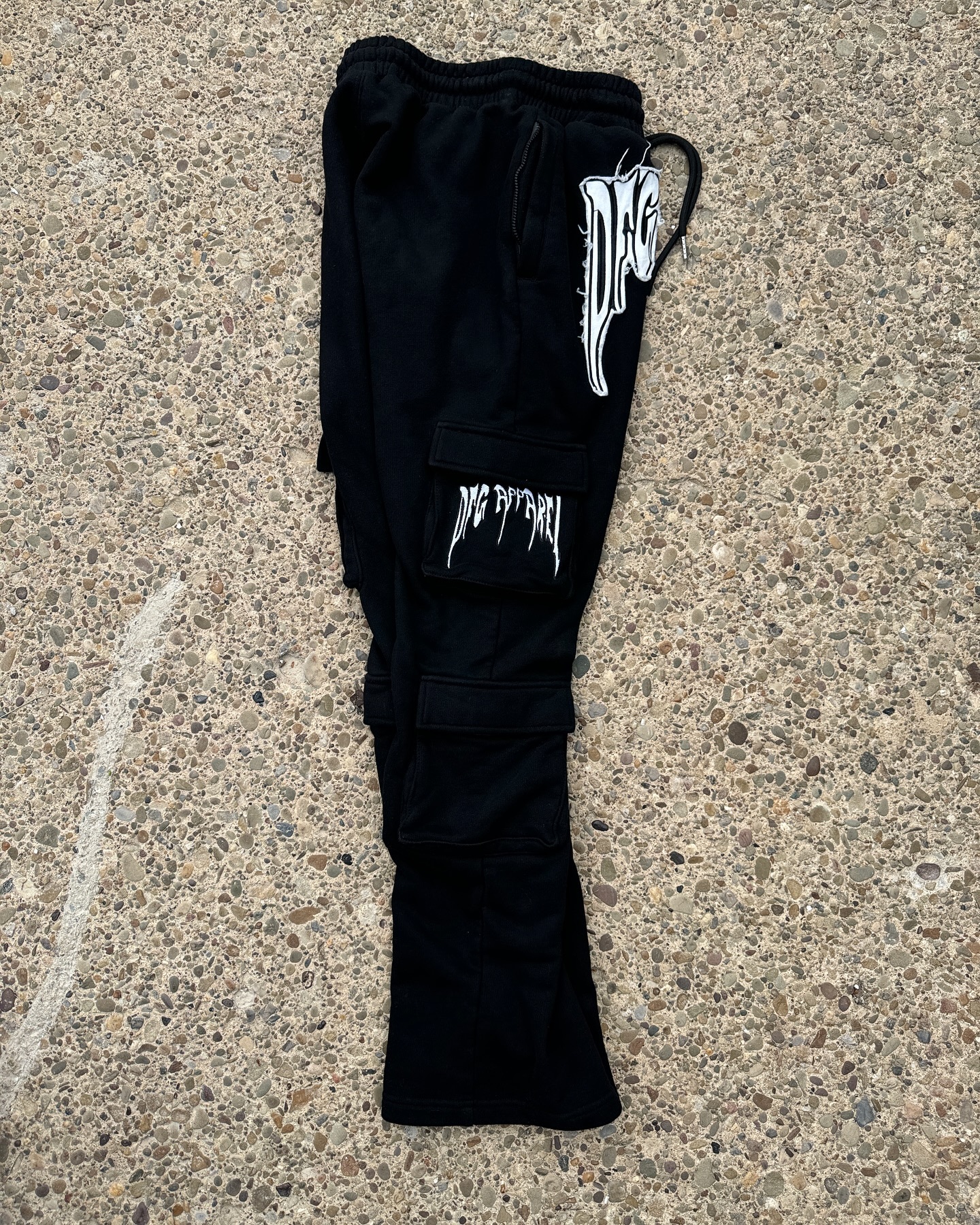 Casual pants with zipper bottoms