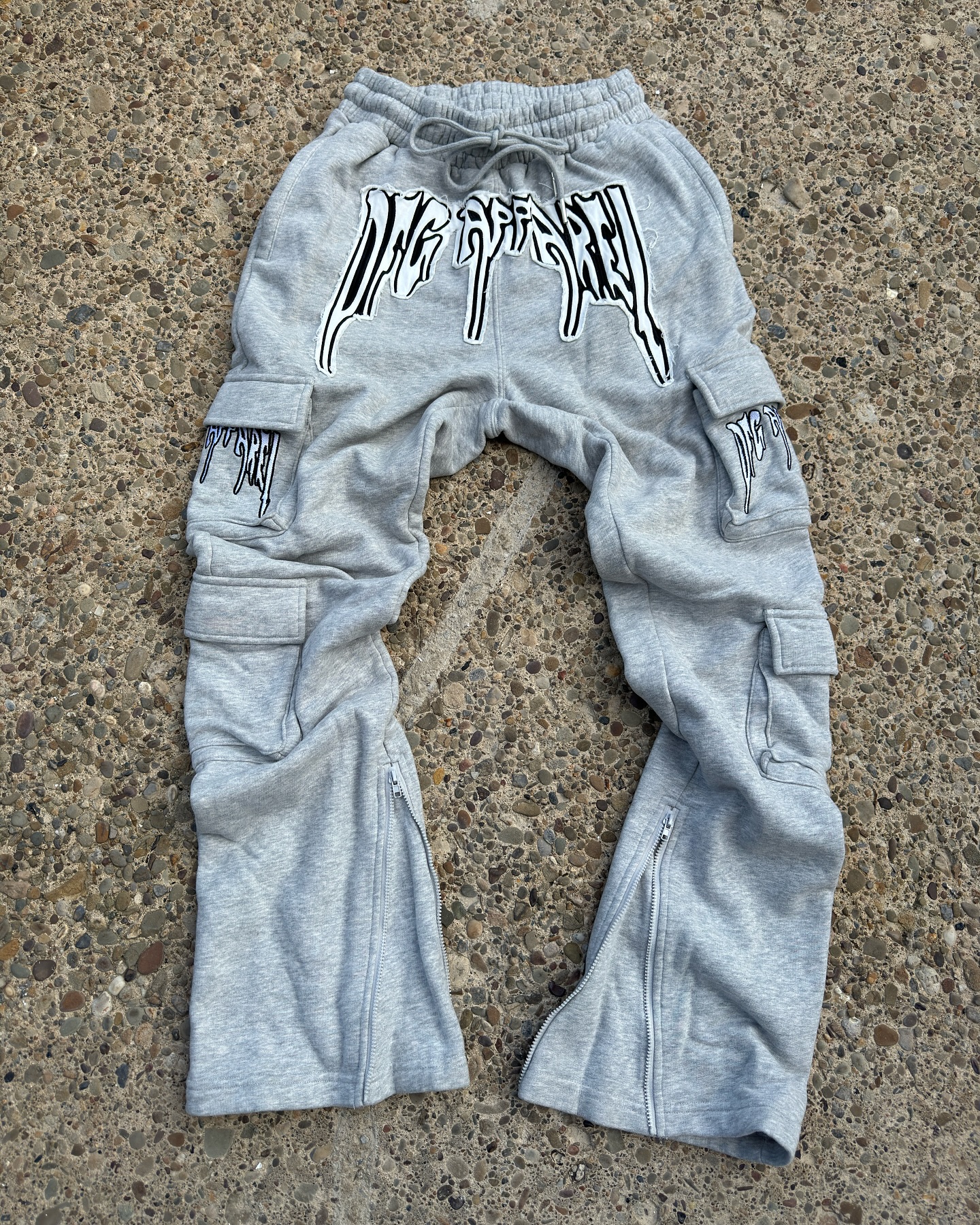 Casual pants with zipper bottoms