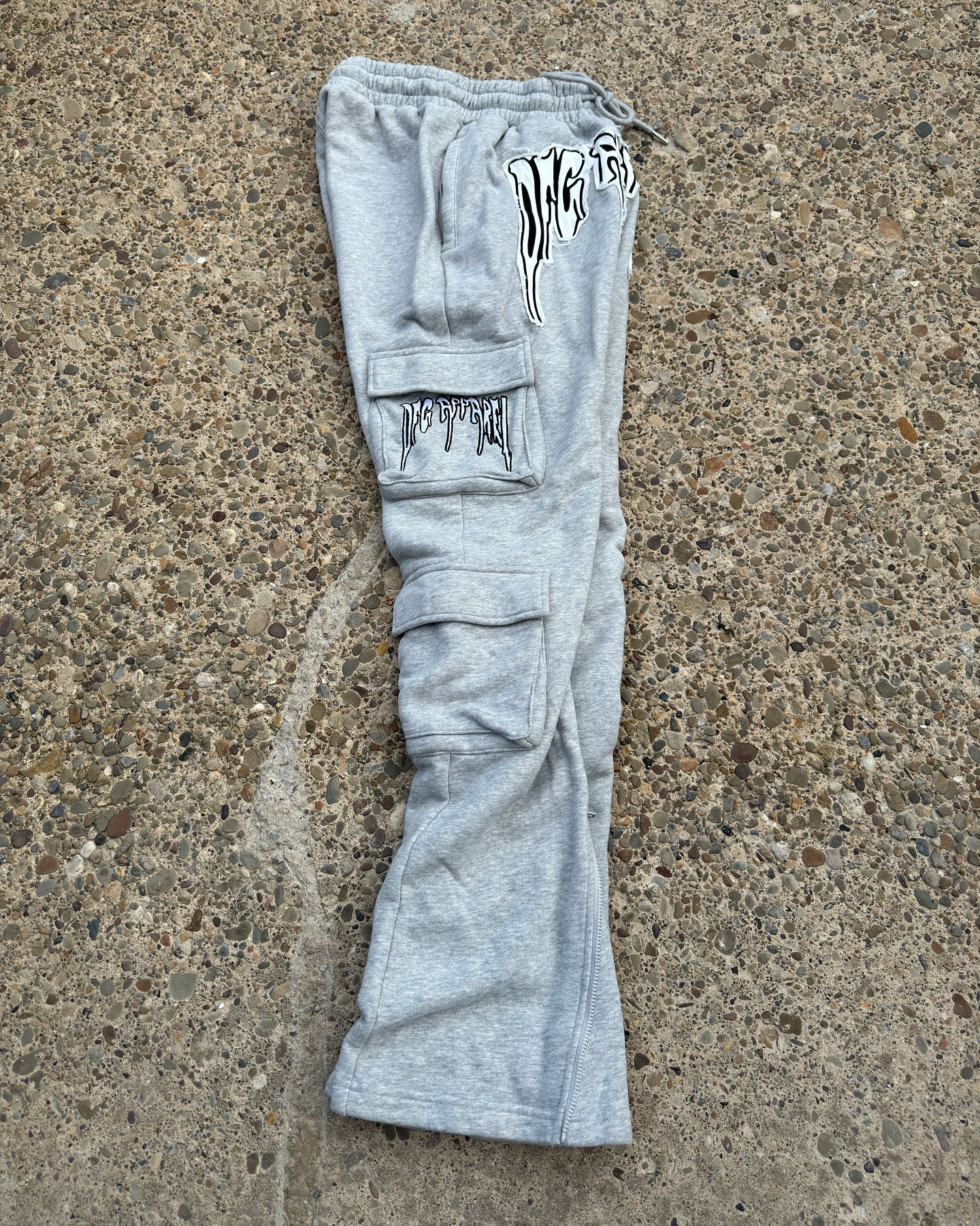 Casual pants with zipper bottoms