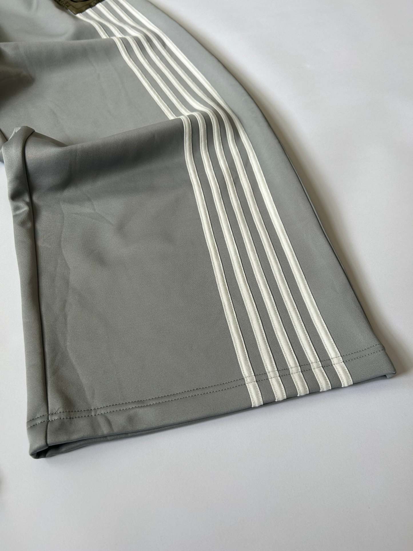 Casual embroidered badge pants