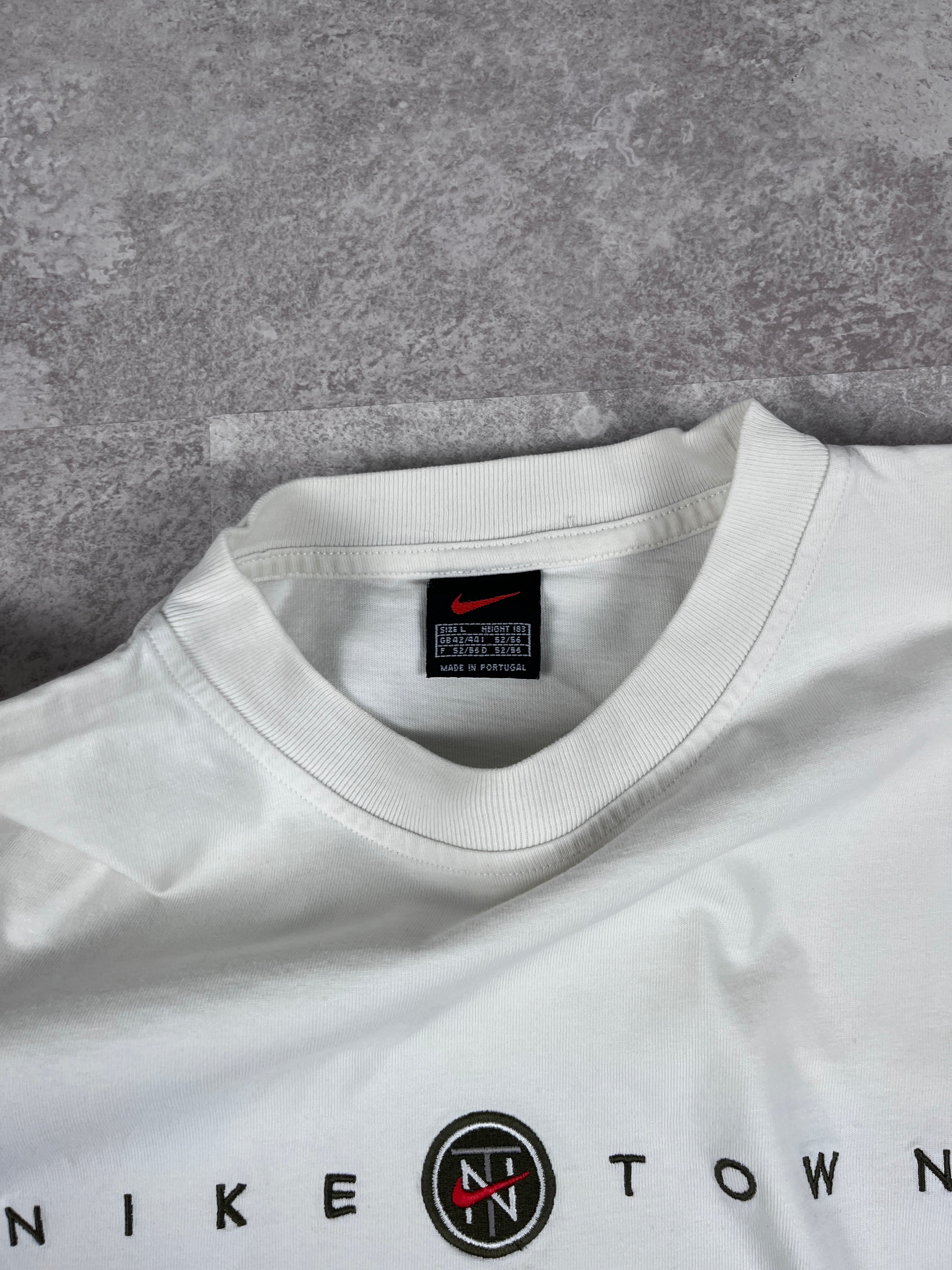 Nike Town London T-shirt 90's Image - 6