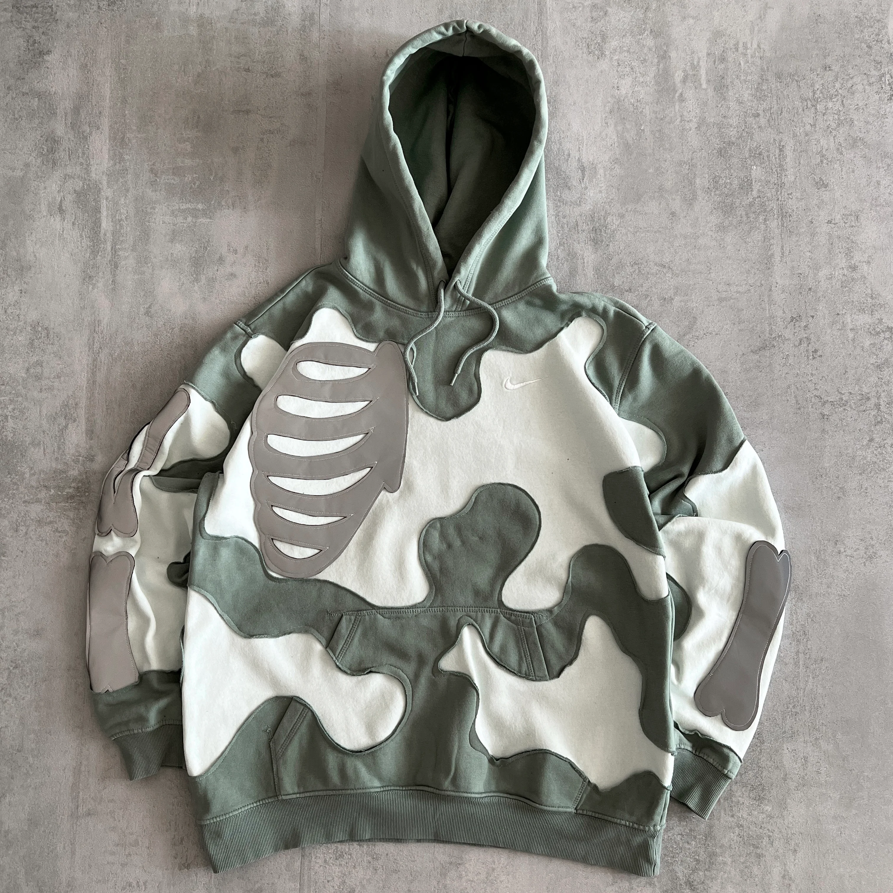 'BONES' REFLECTIVE HOODIE (M)