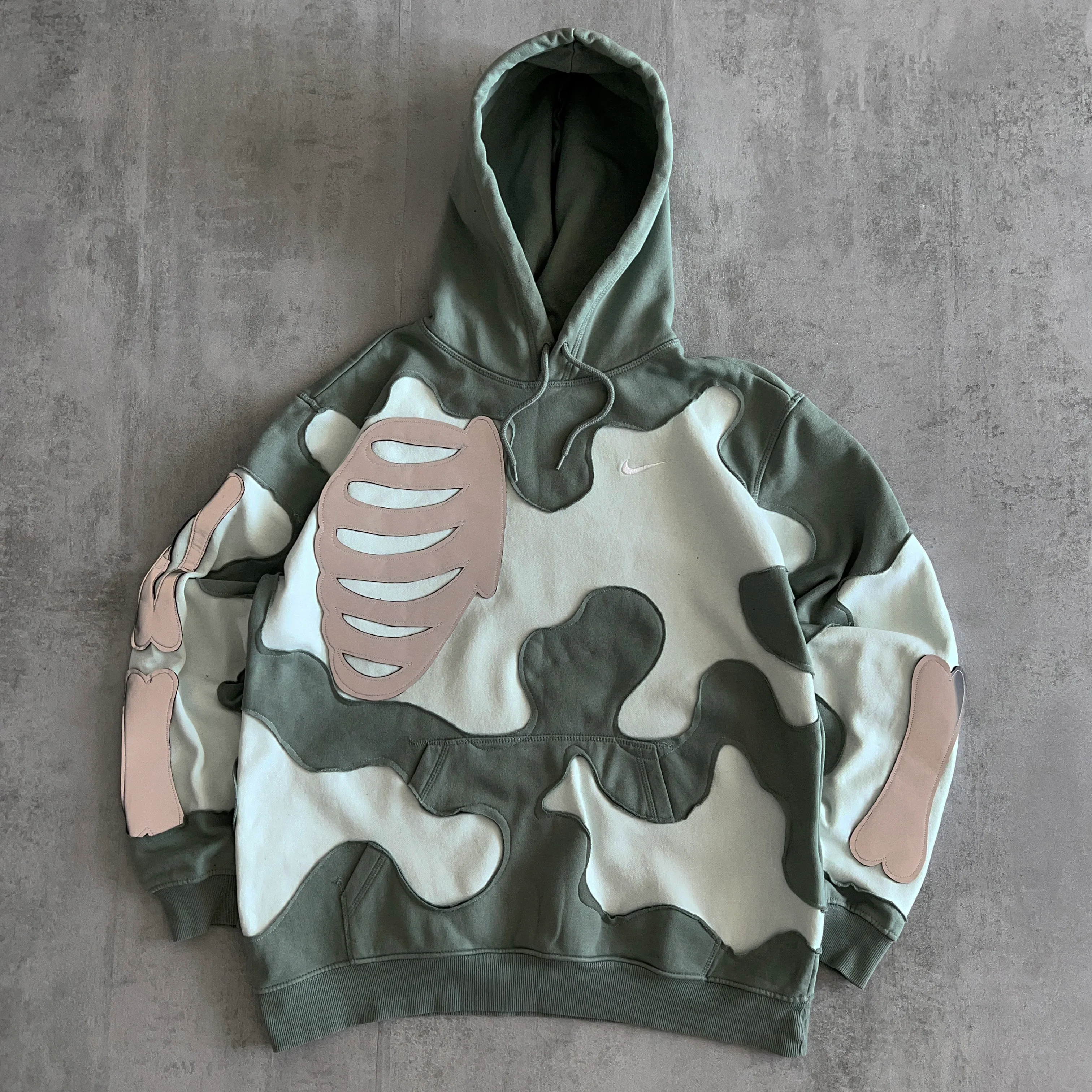 'BONES' REFLECTIVE HOODIE (M)