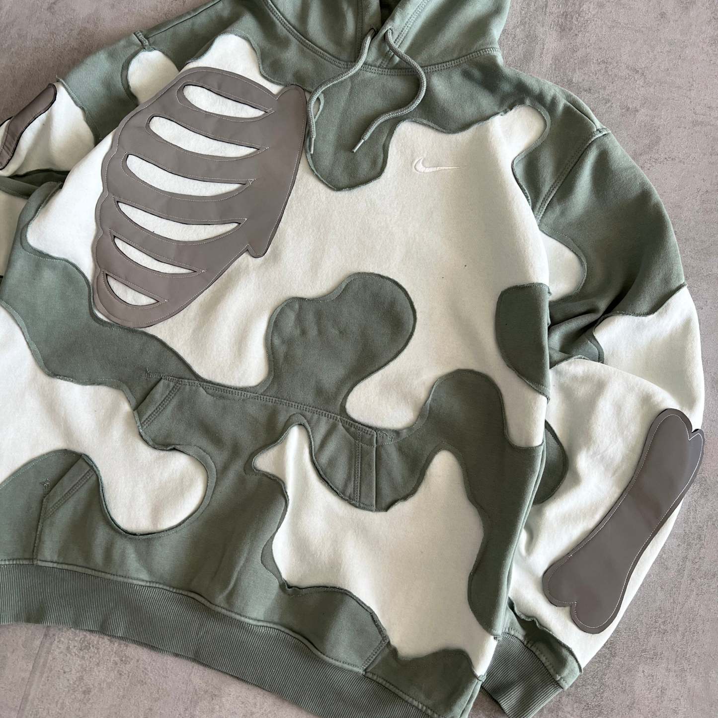 'BONES' REFLECTIVE HOODIE (M)